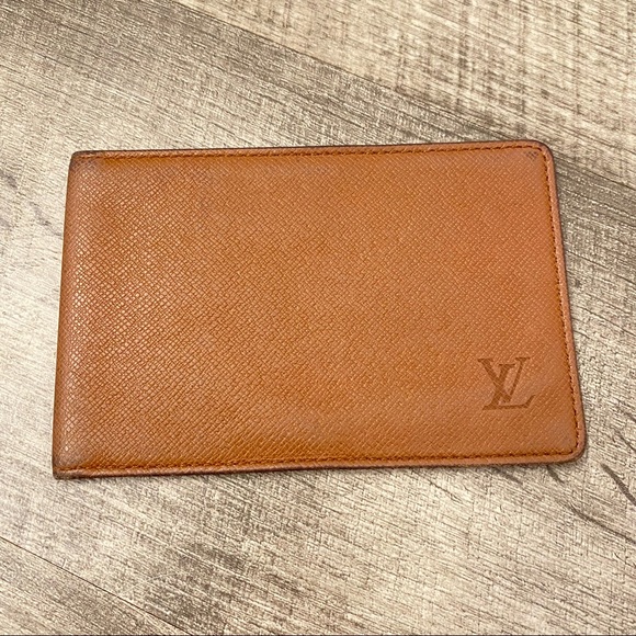 Louis Vuitton Taiga Leather Card Holder